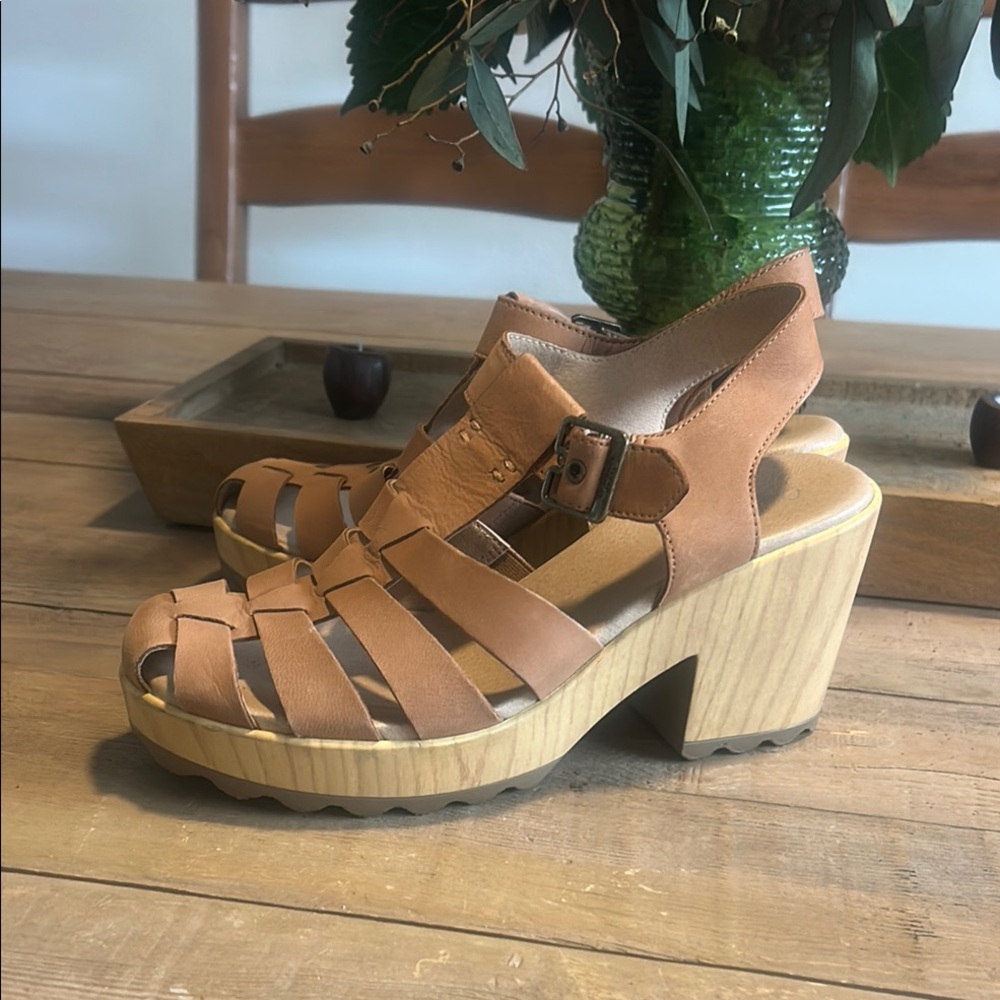 Dr. Scholl's Brown Platform Shoes with Chunky Heel